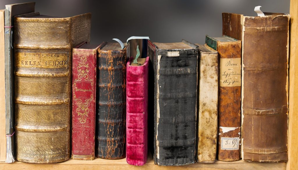 Bücher nebeneinander